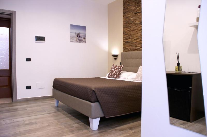 Deluxe King Room-Wood image 4