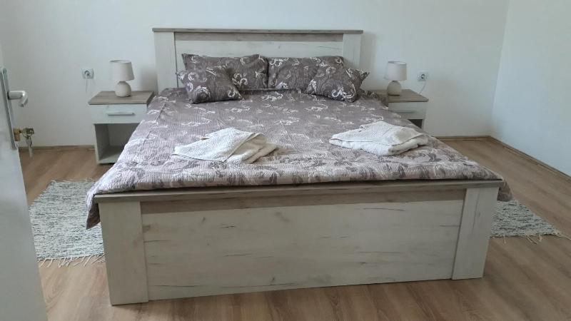 Apartman river side - image 14