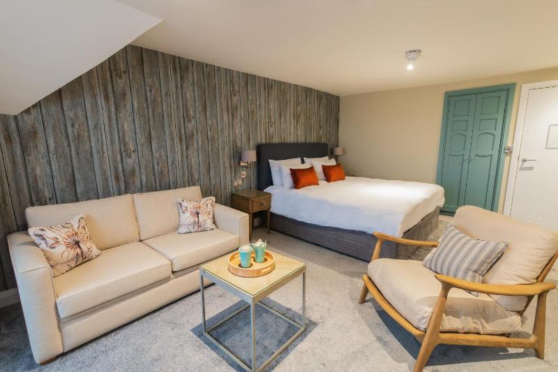 Superior Double or Twin Room with Sea View image 4