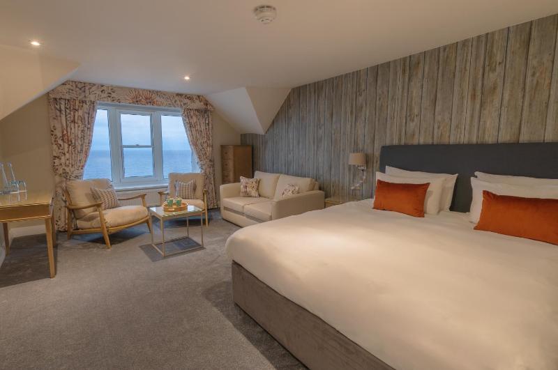 Superior Double or Twin Room with Sea View image 1