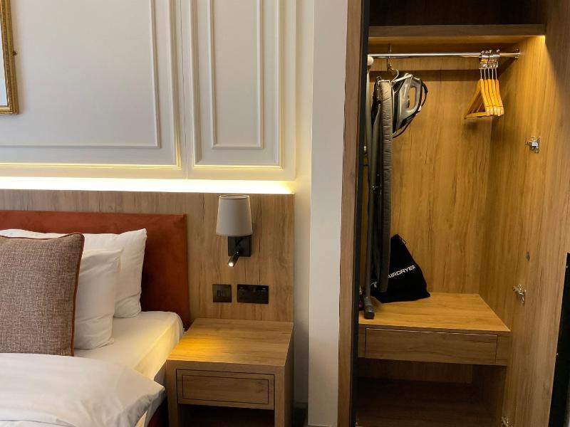 Standard Double Room image 4