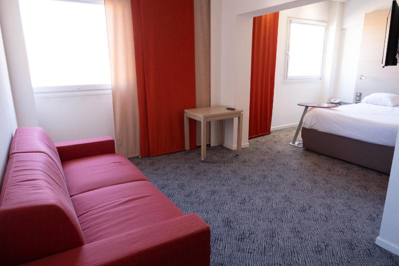 Standard Family Suite with One Double Bed and Sofa image 4