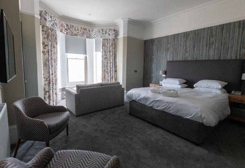 Deluxe Double or Twin Room with Sea View image 1