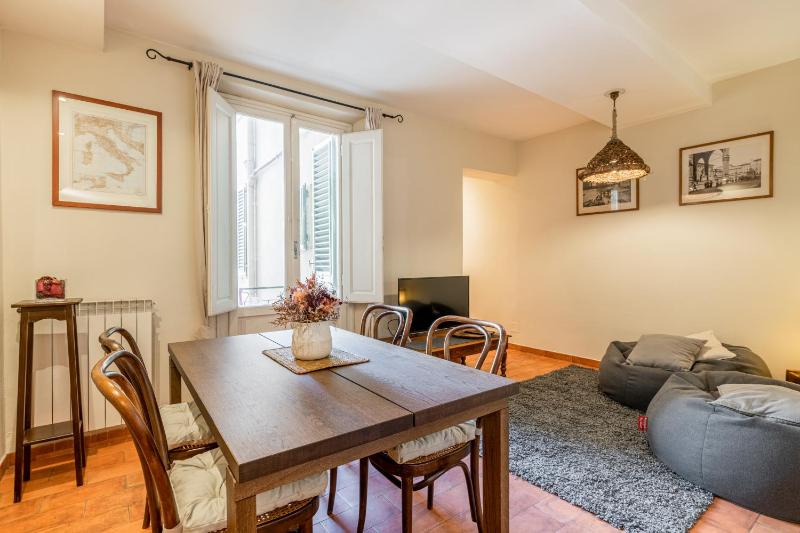 GuestHost - Mercato di Sant'Ambrogio Cozy Apartment - image 8