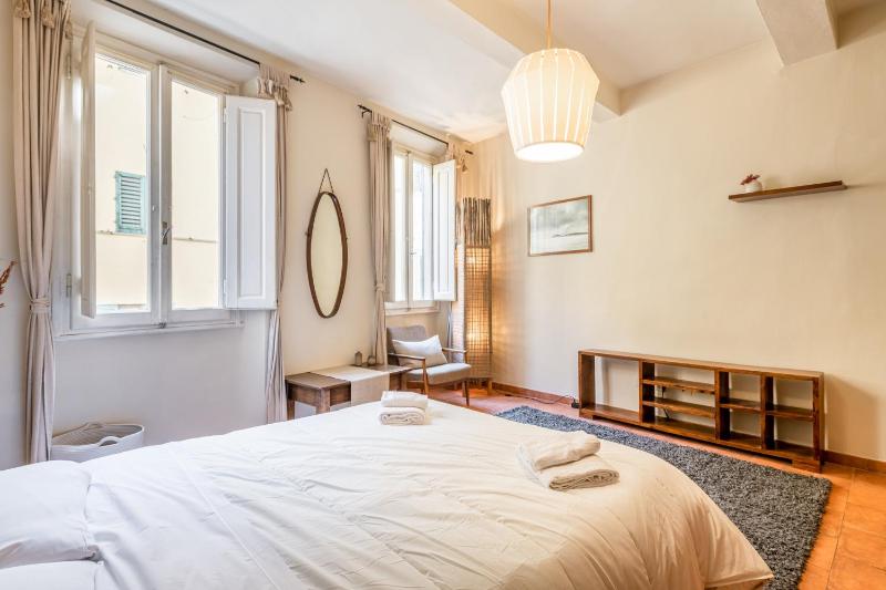 GuestHost - Mercato di Sant'Ambrogio Cozy Apartment - image 5