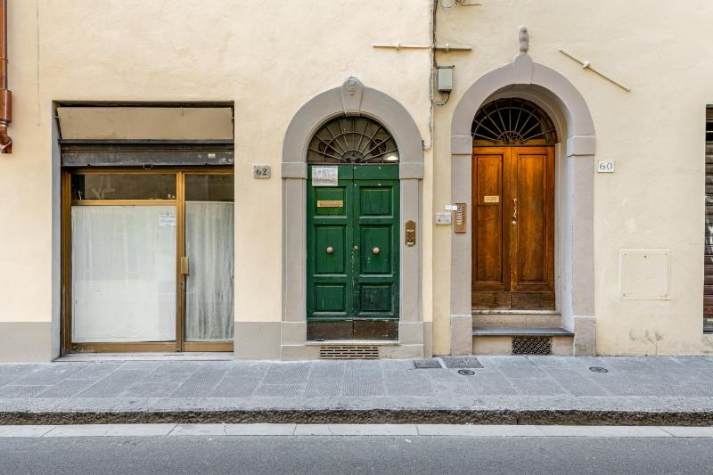 GuestHost - Mercato di Sant'Ambrogio Cozy Apartment - image 3