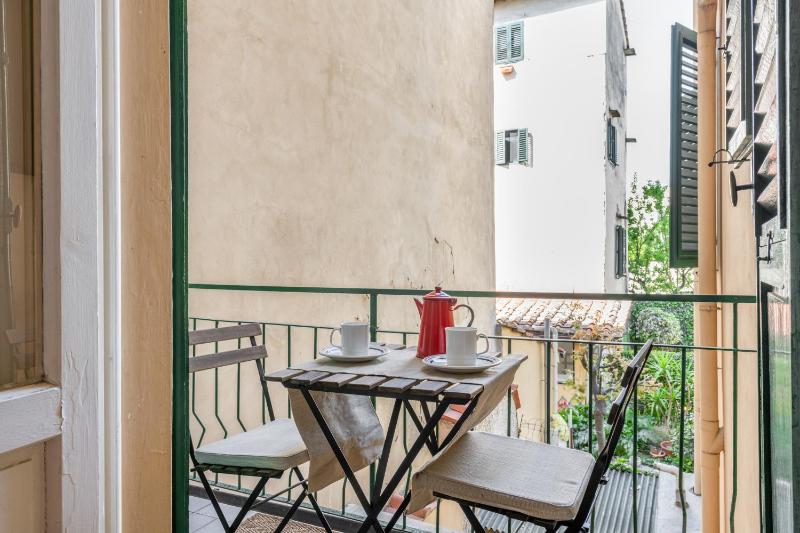 GuestHost - Mercato di Sant'Ambrogio Cozy Apartment - image 15