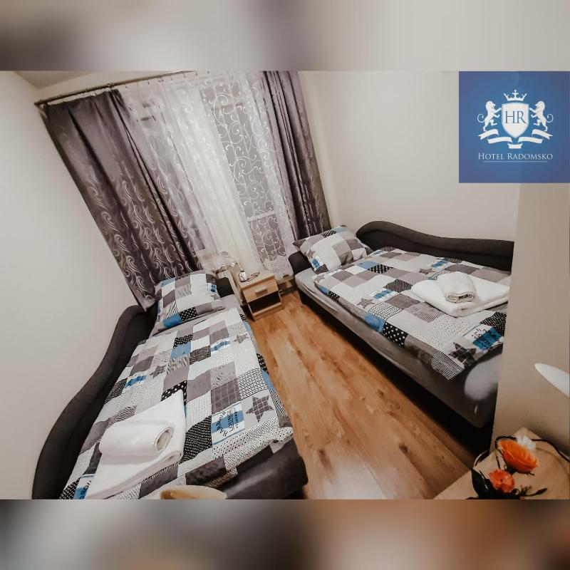 Twin Room with Balcony image 4