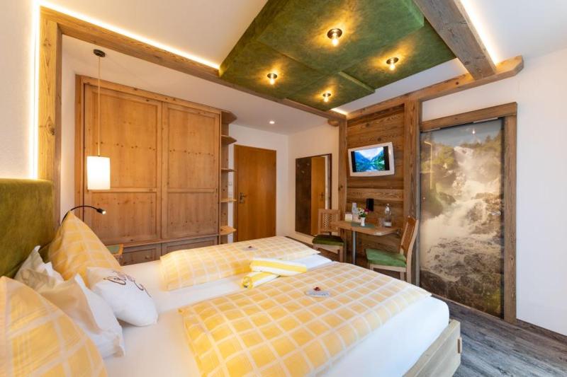 Superior Double Room image 4