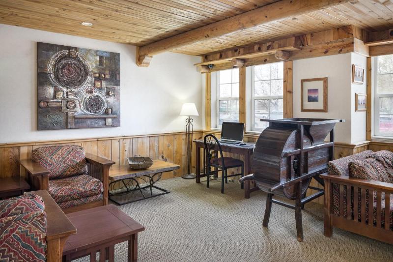 River Canyon Lodge - image 8