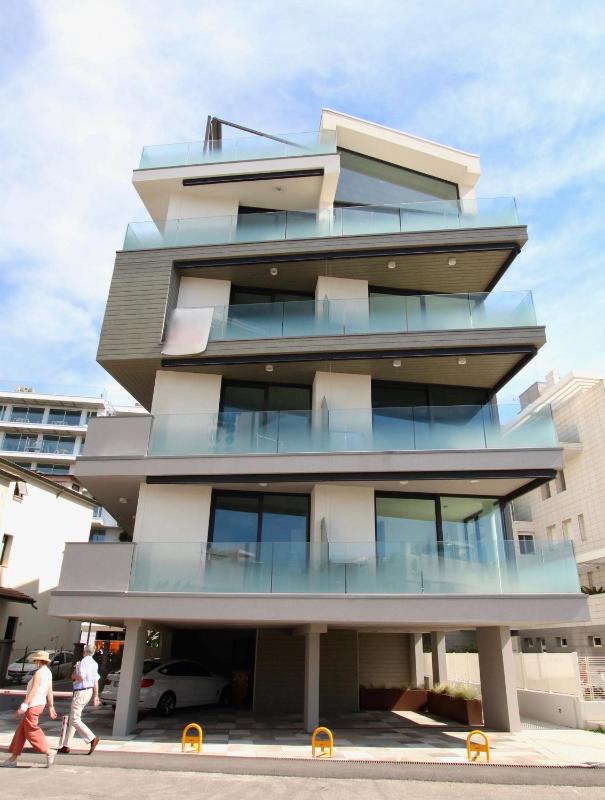Suite Serenissima bilocale con terrazzo frontemare - Agenzia Cocal - image 9