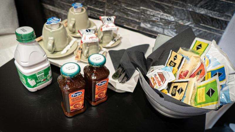 Suite with Hot Tub image 4