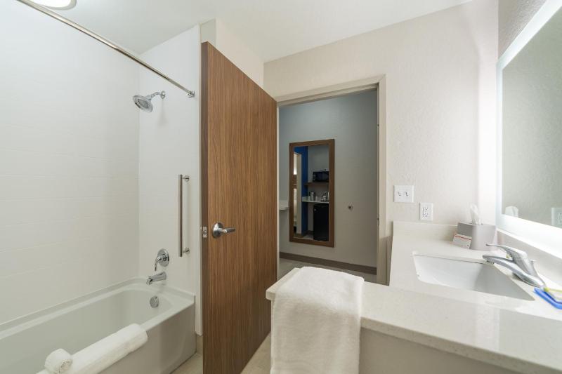 Standard Room image 3