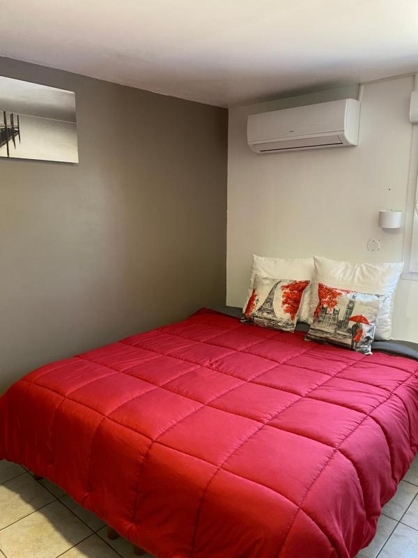 Standard Family Room image 2
