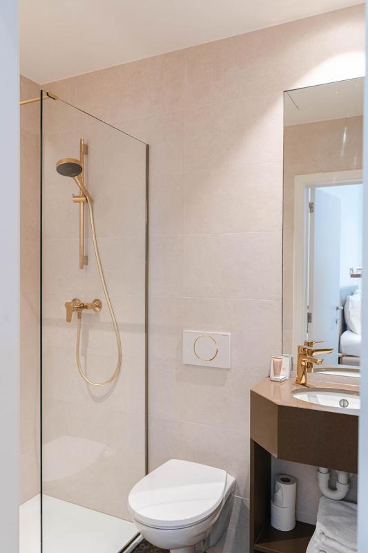 Deluxe Double Room with Spa Access image 3