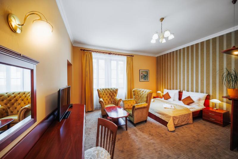 Deluxe Double or Twin Room image 3