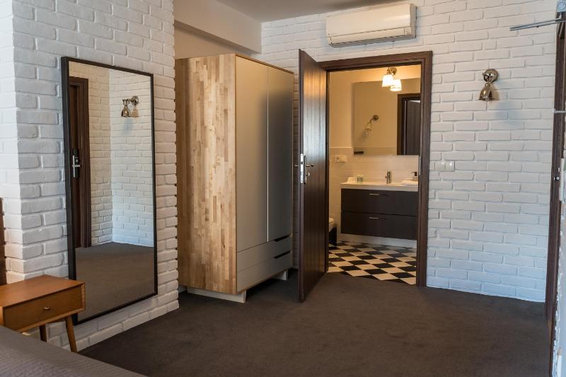 Superior Double or Twin Room with City View image 2