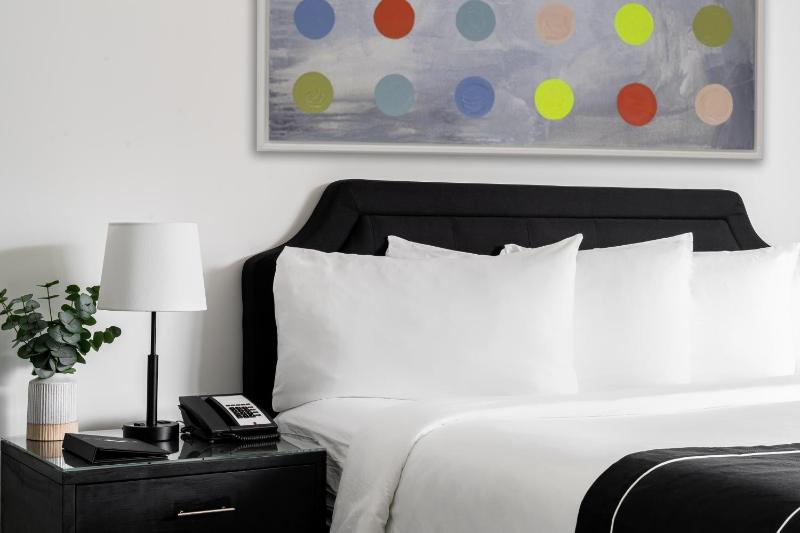 Deluxe Queen Room image 1