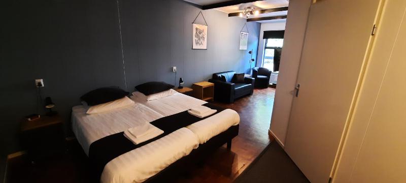 Family Room image 1