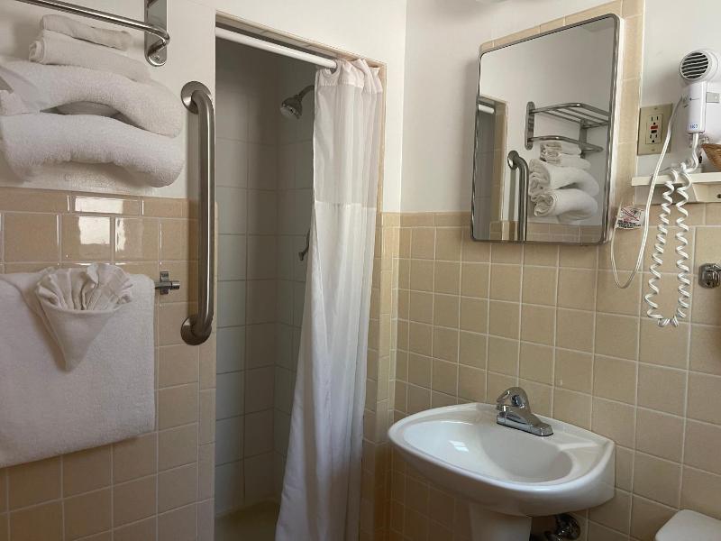 King Room image 3