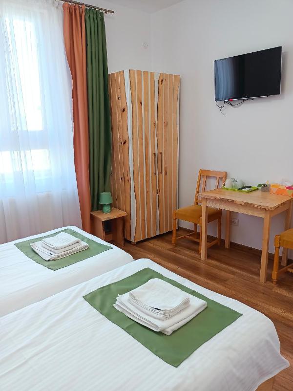 Double or Twin Room image 3