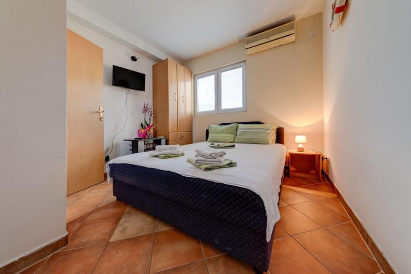Double Room image 1