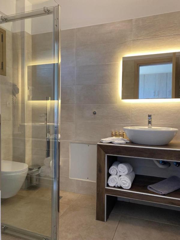 Twin Room with Sea View image 3
