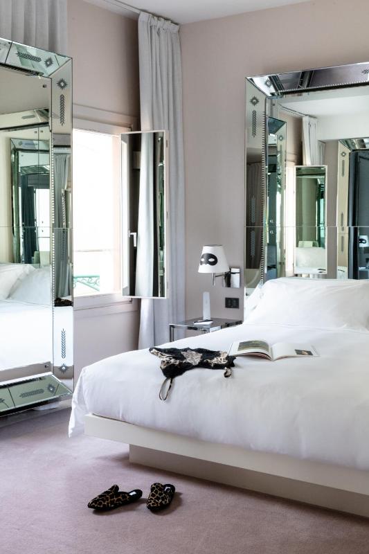 Deluxe Double Room image 3