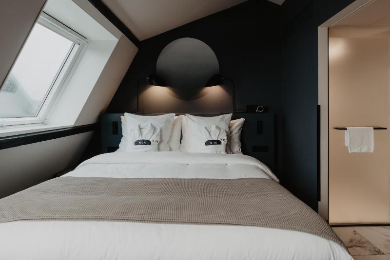Small Double Room image 1