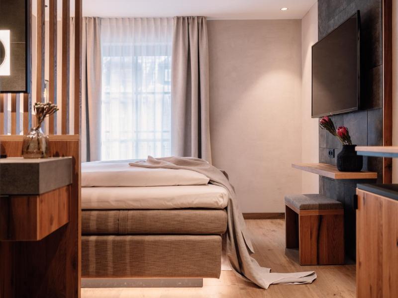 Standard Double Room image 3
