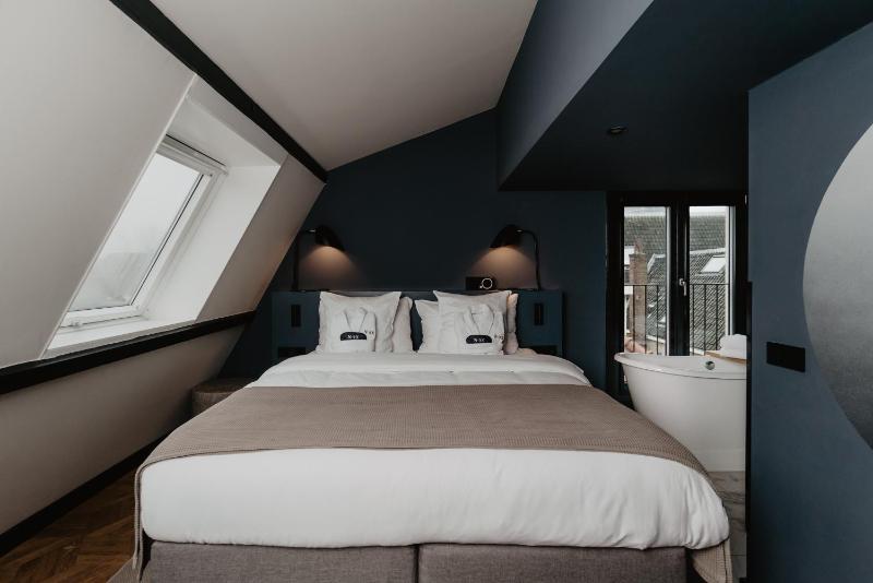 Large Double Room image 3