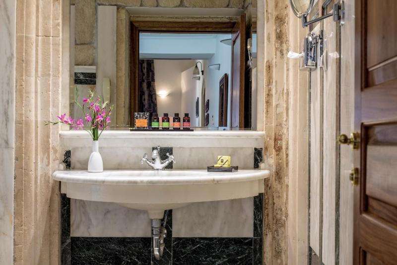Honeymoon Suite with King Size Bed and Hot Tub image 2
