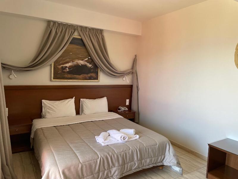 Classic Double or Twin Room image 4