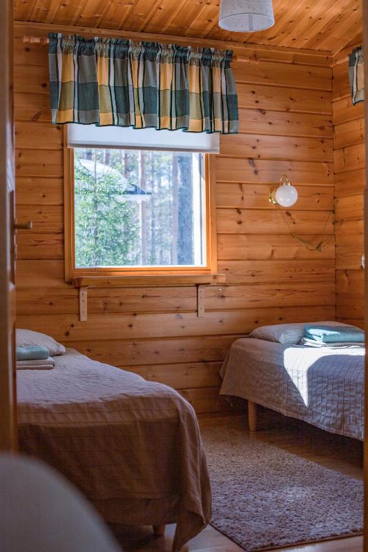 Three-Bedroom Cottage with Sauna image 4