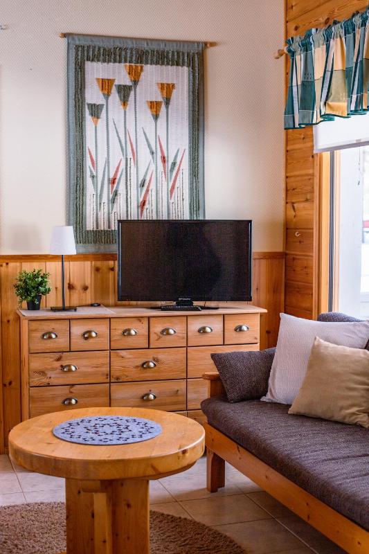 Three-Bedroom Cottage with Sauna image 3