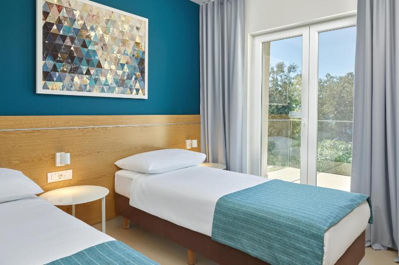 Standard Sea Side Apartment image 4