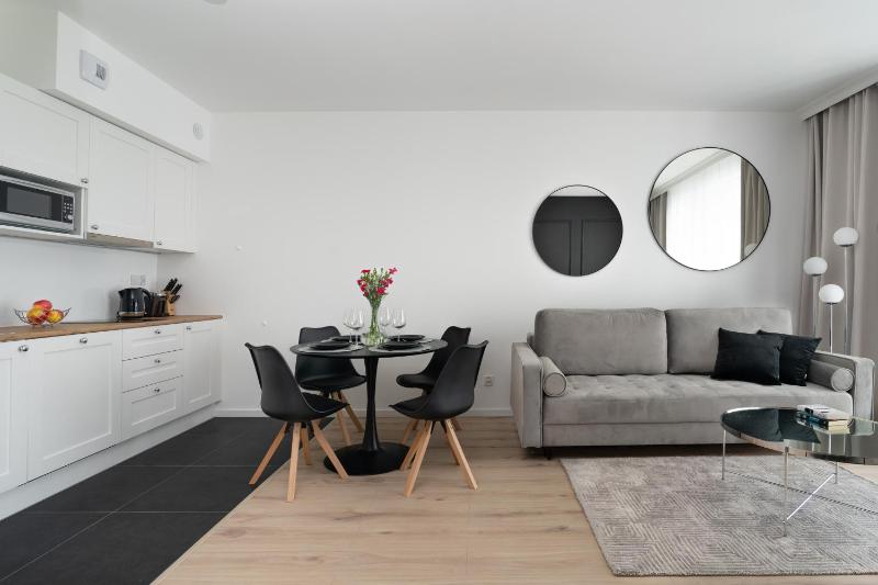 Symphony Modern Tower Apartamenty by INA - image 49