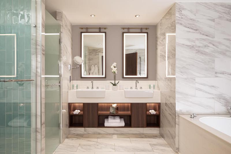 Superior Suite image 3