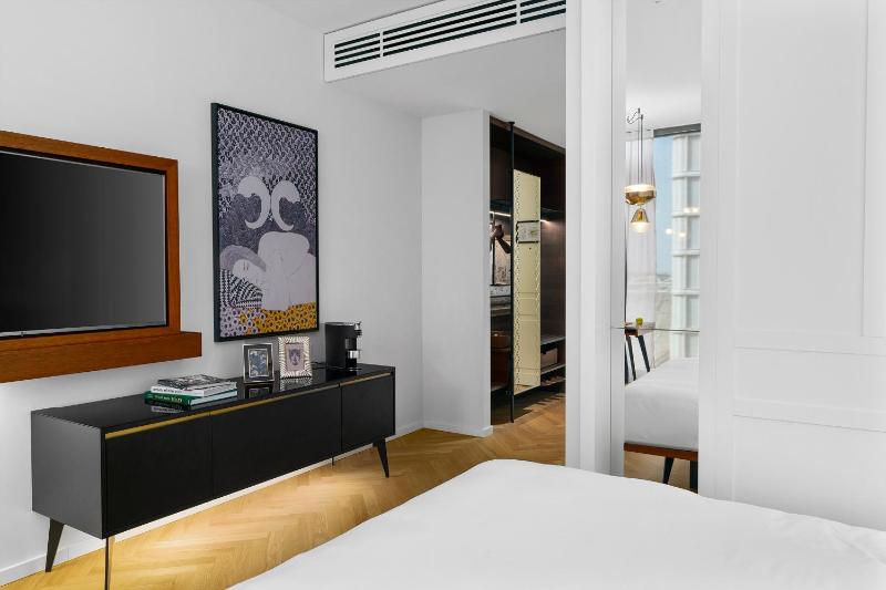 King Room with View image 3