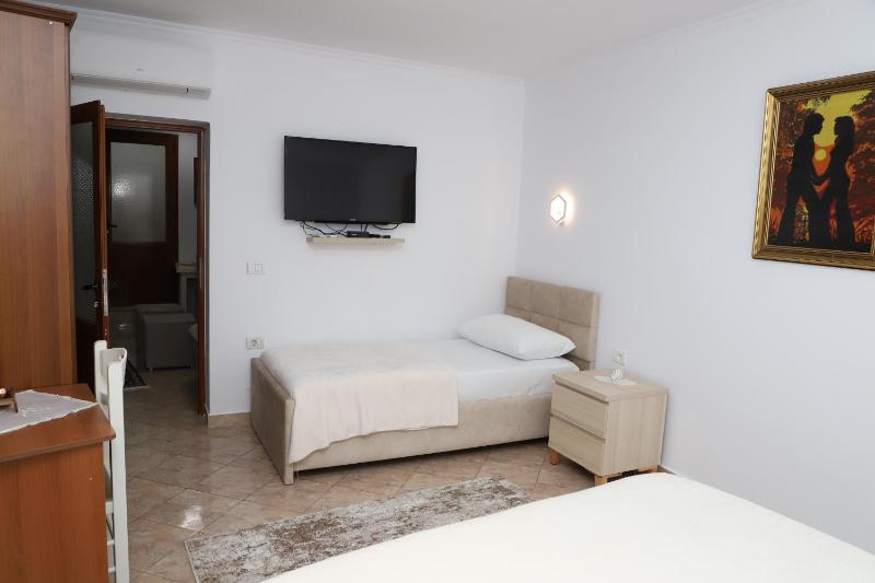 Downtown Apartment 2 - image 11