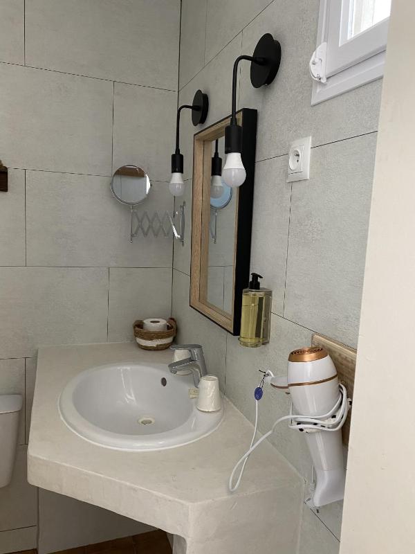 Classic Double Room image 3