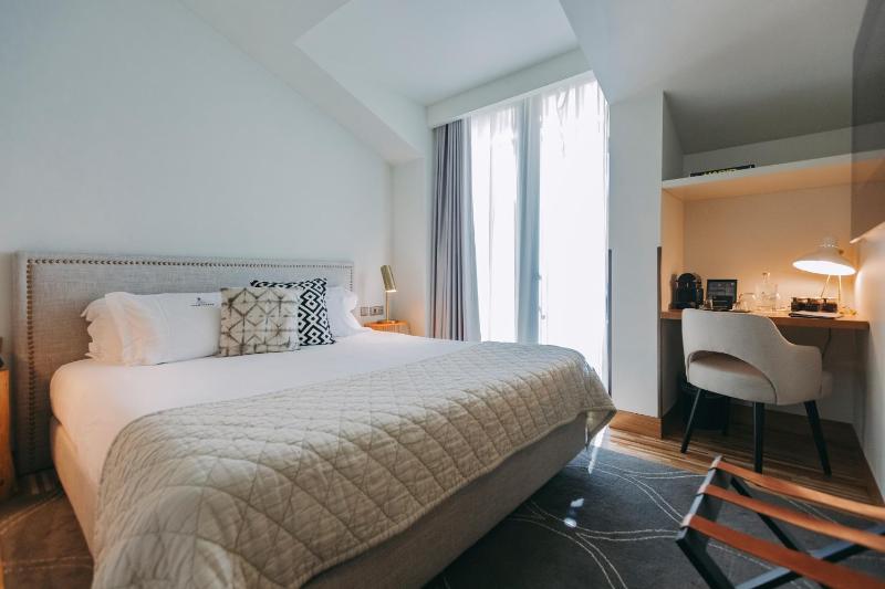 Classic Double Room image 3