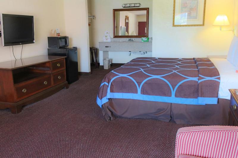 King Room - Non-Smoking image 4