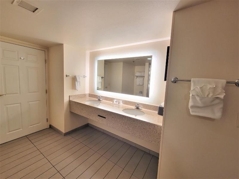 Two-Bedroom Suite image 4