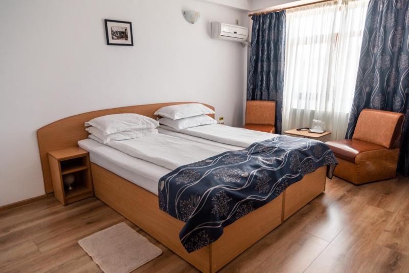 Double or Twin Room with Bathroom image 1
