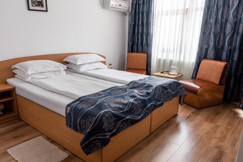 Double or Twin Room with Bathroom image 4