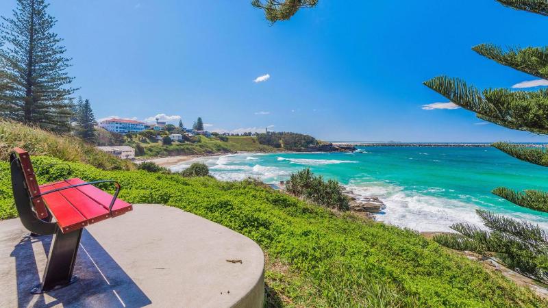 Craigmore 7 - Front-Row Ocean Views in Yamba - Holiday Yamba - image 5