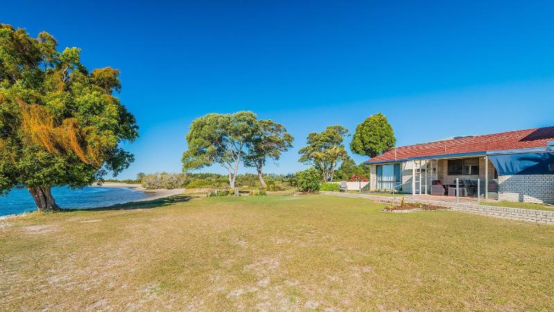 Peninsula Court Unit 10 - Waterfront Unit with Pool & River Views - Holiday Yamba - image 11