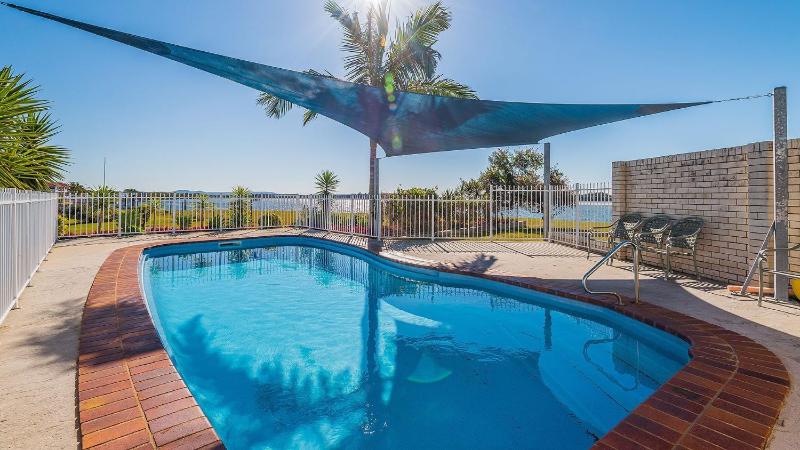 Peninsula Court Unit 10 - Waterfront Unit with Pool & River Views - Holiday Yamba - image 4