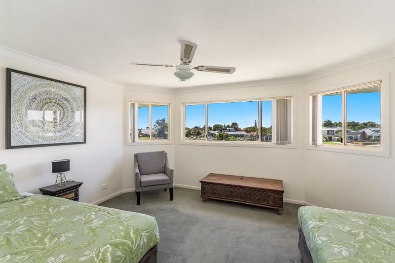 Ponderosa - Pet-Friendly Waterfront Luxury with a Private Pontoon - Holiday Yamba - image 3